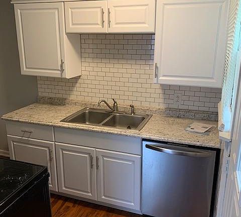 3rd image of 721 Clarendon Pl