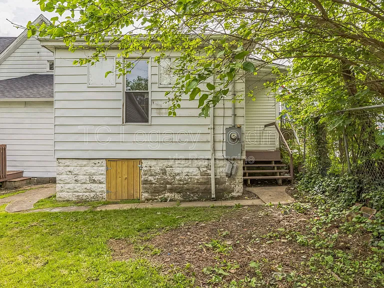 421 Walnut Ave — Photo 7