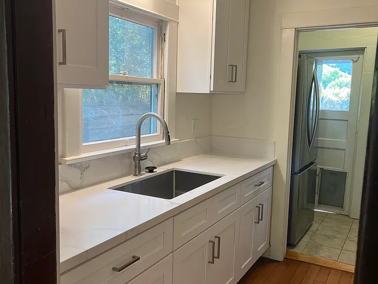807 N Wilson Ave — Photo 9