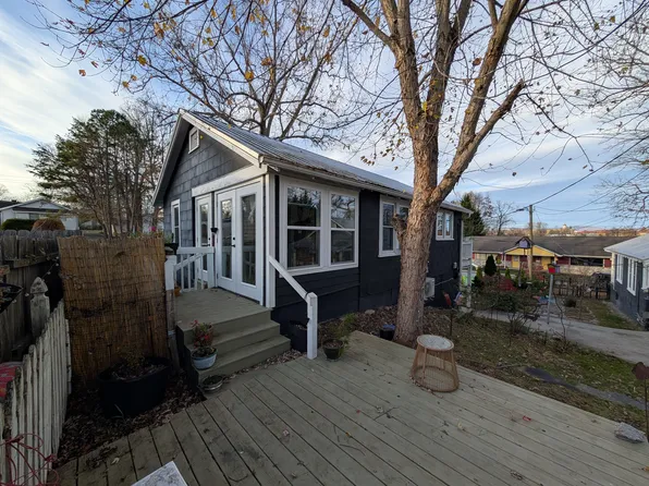 306 Davis St, Hendersonville, NC