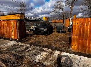 227 Chamberlain St, Pontiac, MI 48342