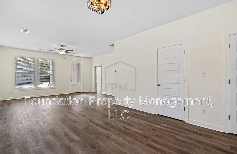 1470 Lyndale Ave — Photo 12