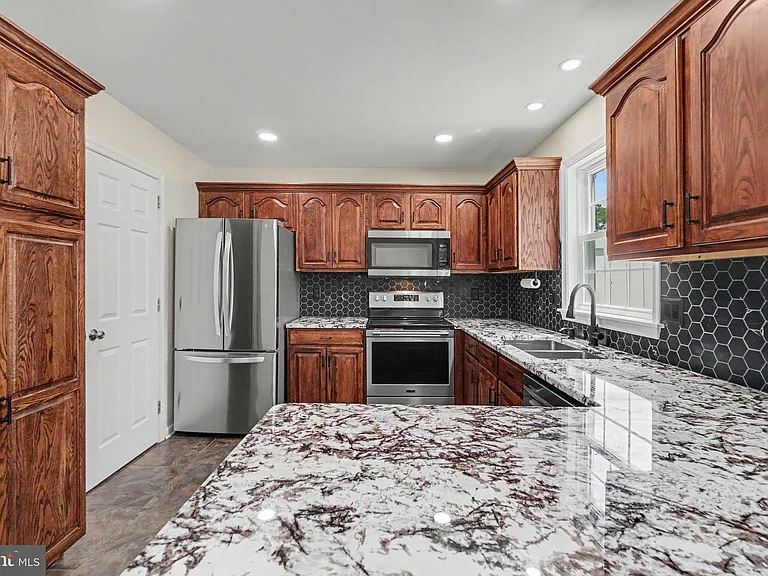 335 Cindy Dr — Photo 11