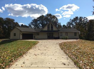 21730 W County Line Rd, Augusta, MI 49012