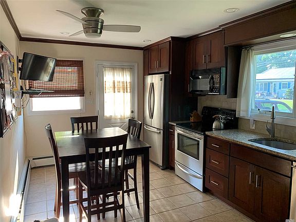 5th image of 22 Laurel Dr