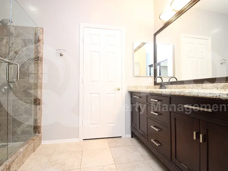 2764 E Highland Ct — Photo 16