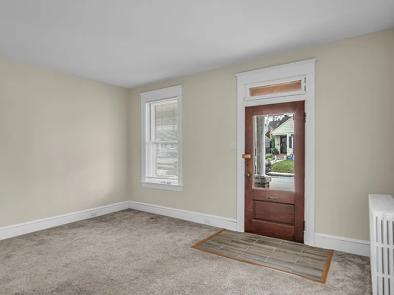Living Room 15.5'x11.5' with front door facing the street