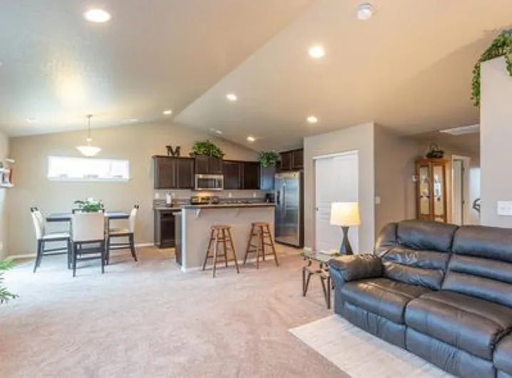 3 bed, 1424 sqft, $2,475 — Photo 4