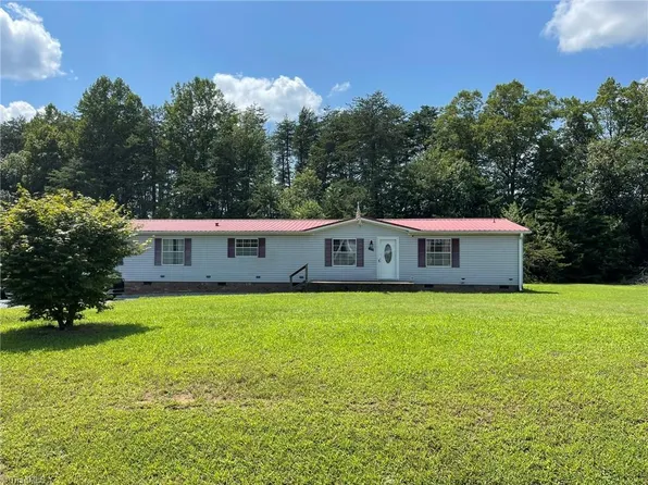 1090 Piney Meadows Dr, Walnut Cove, NC 27052