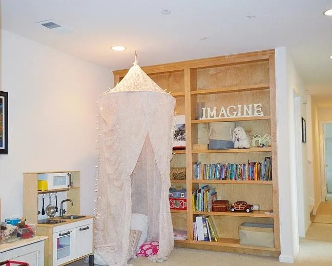 Bonus playroom area with build-in shelves