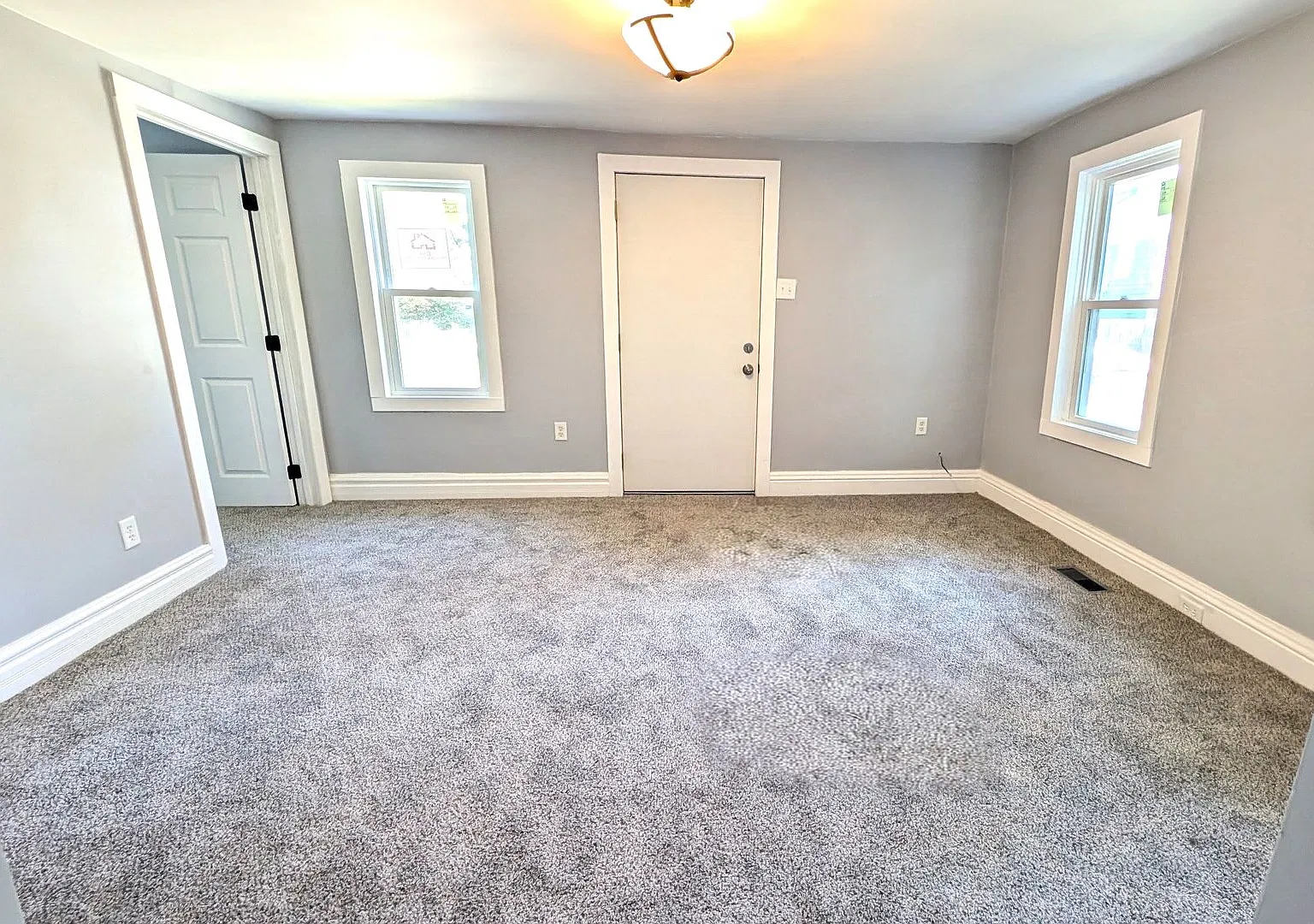 Beautiful Remodeled Home 1135 Holt — Photo 2