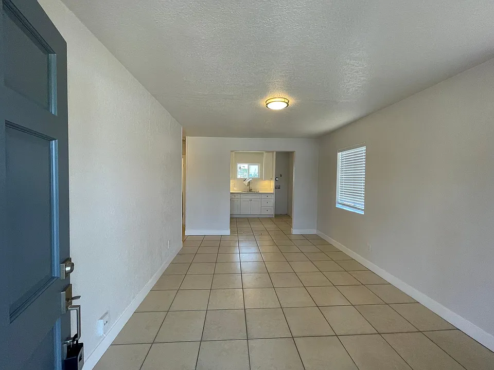 2771 Logan Ave