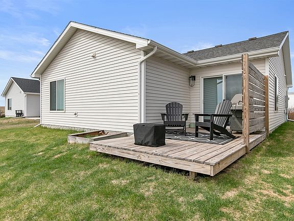 3rd image of 910 Aster Dr