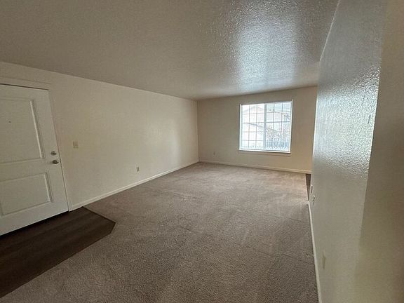 5th image of 907 Bryan Ct NE