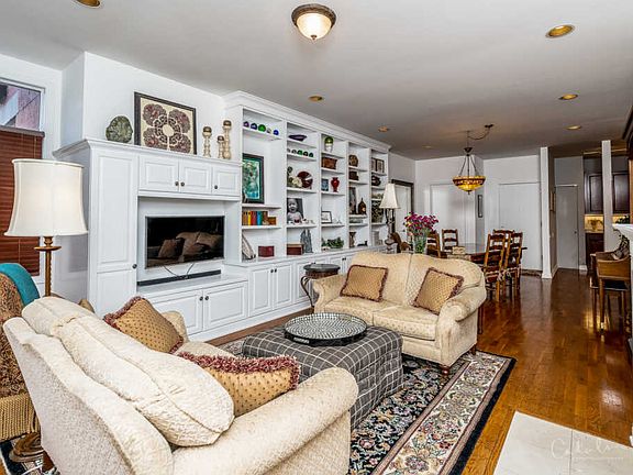 4th image of 950 W Huron St Unit 203