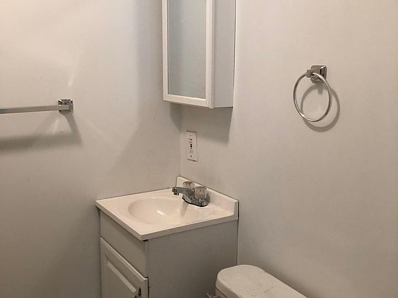 5th image of 634 Western Ave #2