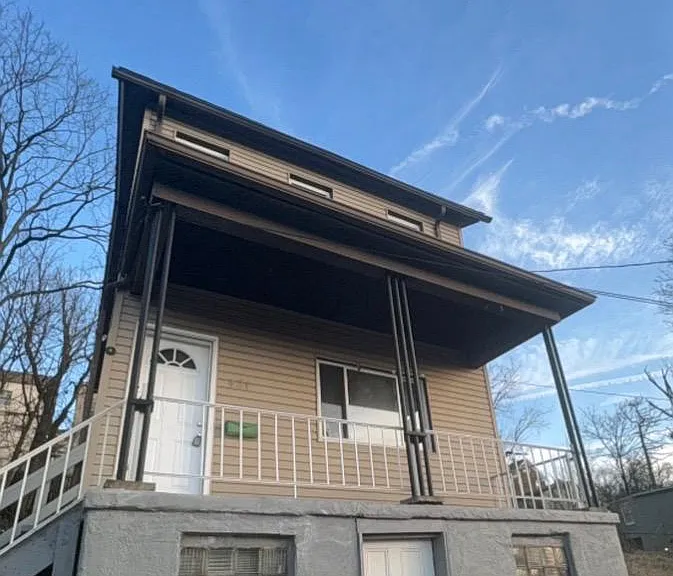 421 Belonda St — Photo 1
