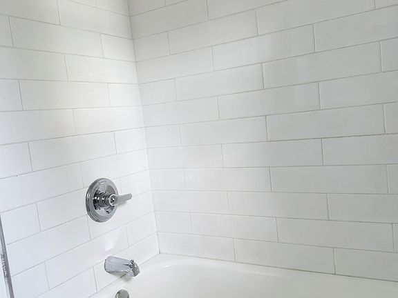 5th image of 2445 Julia Ave APT A