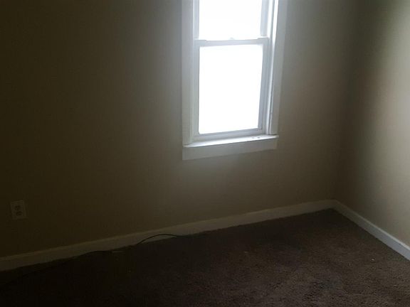 3rd image of 1222 Clancy Ave