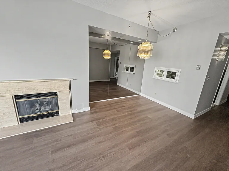 5733 Cambie St — Photo 1