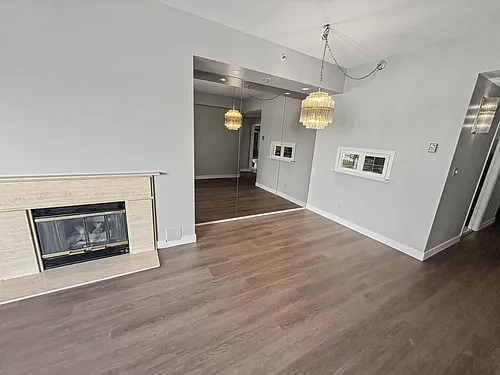 5733 Cambie St Photo 1