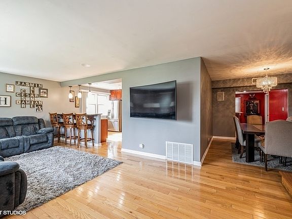 2nd image of 9631 Castello Ave