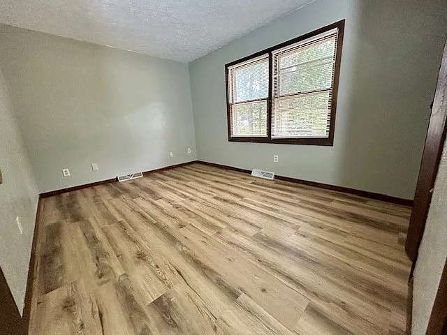 25588 Thelmadale Dr #25588 — Photo 9