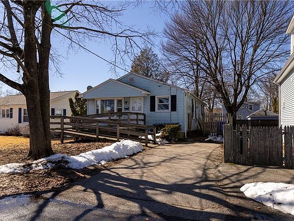 3rd image of 71 Birchland Ave