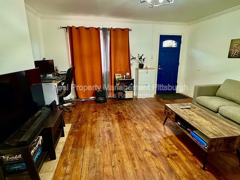 2218 Sarah St #1 — Photo 2