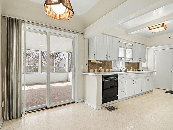 3rd image of 4451 Morningside Dr SE