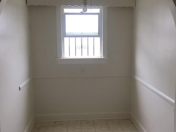 4th image of 2043 W 74th St