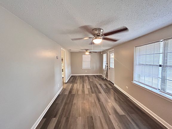 3rd image of 107 Lake Place Cir