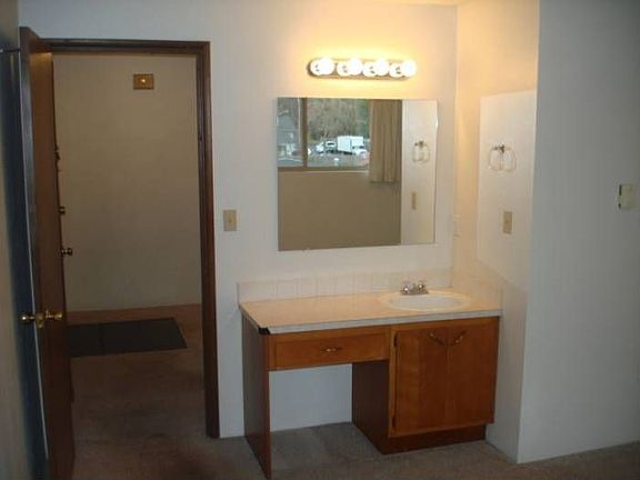 Bedroom vanity