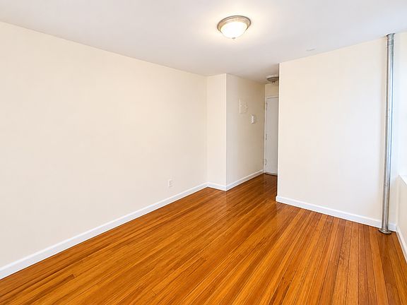 3rd image of 312 E 93rd St APT 4A