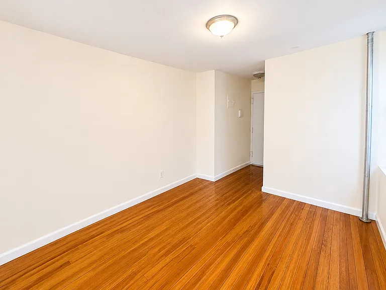 312 E 93rd St #4A — Photo 3