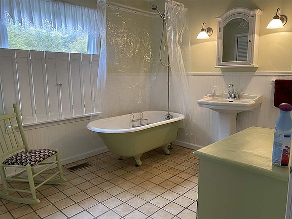 5th image of 43 Middle Coach Rd