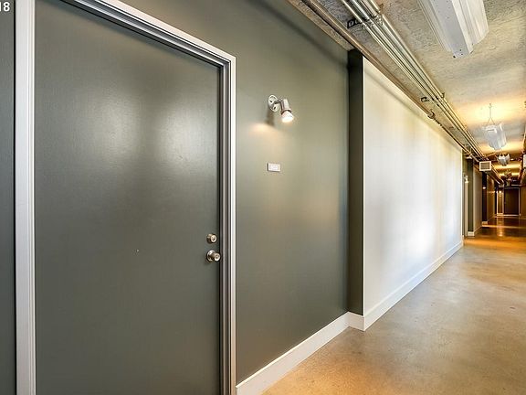 Hallway on 6th floor 