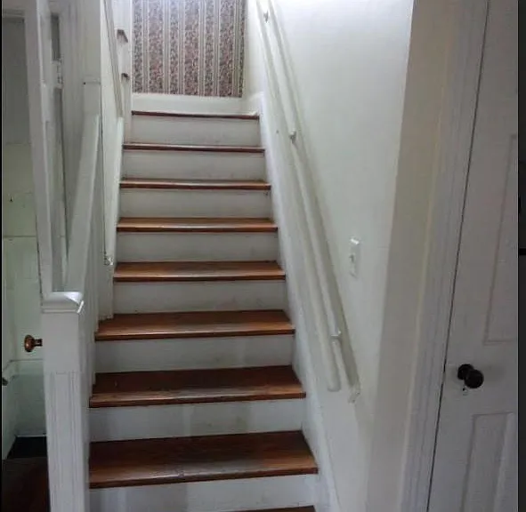 To the upstairs bedrooms.