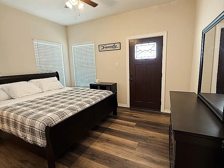 2046 W Kingsbury St — Photo 5
