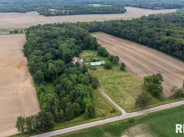 2217 Longleaf Ln, Flora, IL 62839