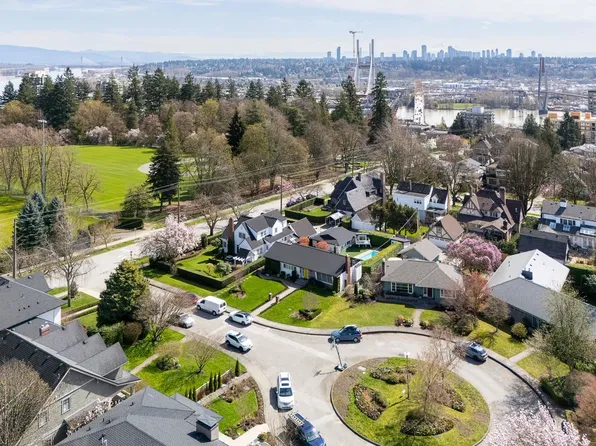 106 College Ct, New Westminster, BC V3L 1K9