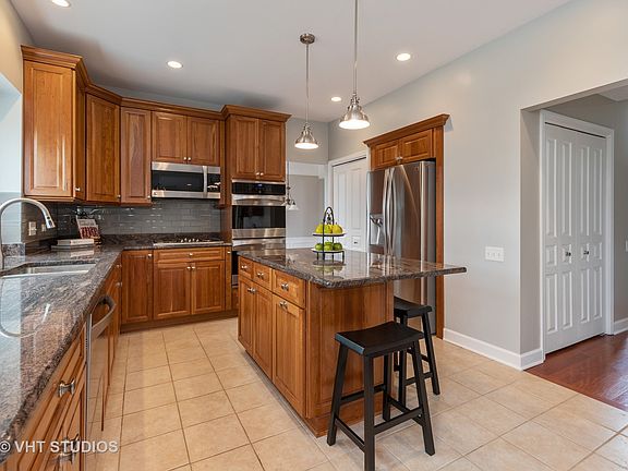 5th image of 1133 Williamsburg Cir