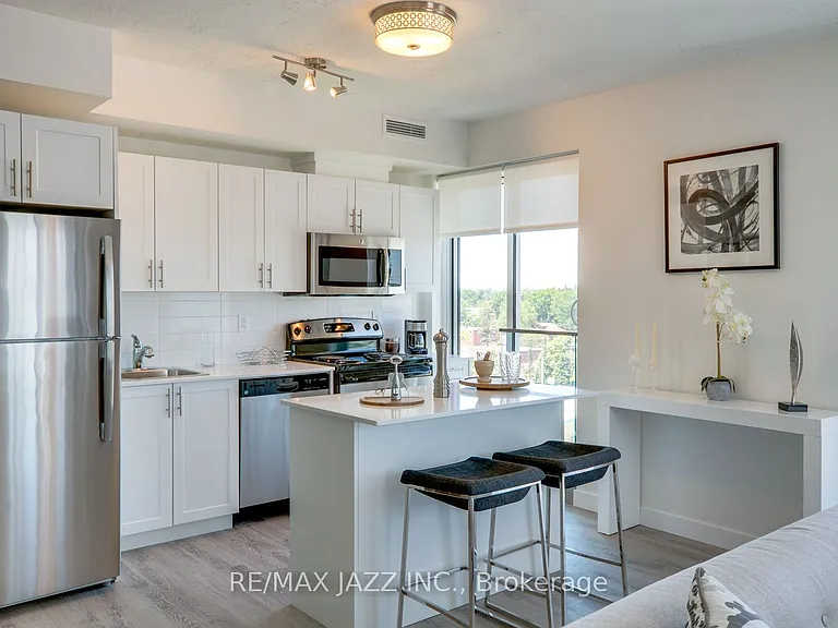 100 Bond St E #1205 — Photo 6