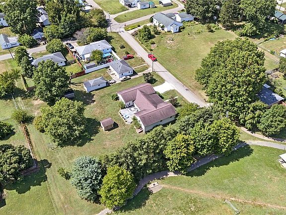 4th image of 2107 Ames Ave