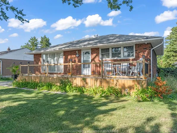 3226 Woodlawn Ave, Windsor, ON N8W 2J2