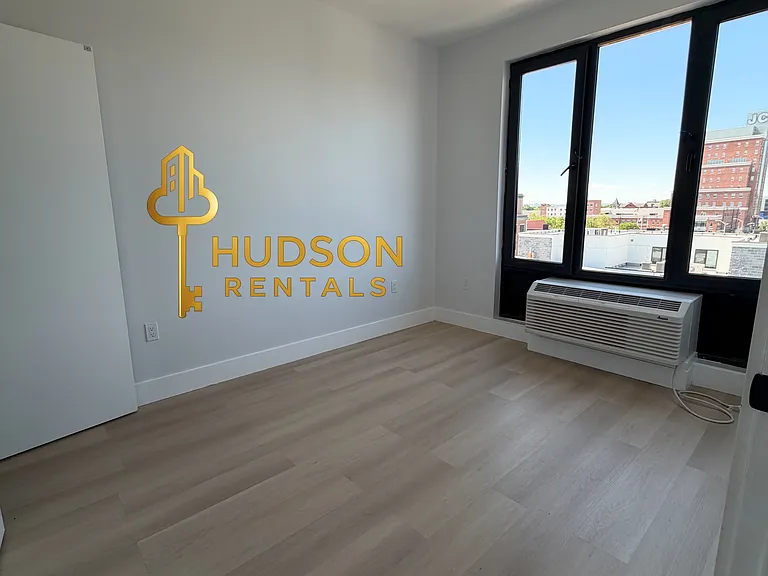 314-316 Forrest St #602 — Photo 7