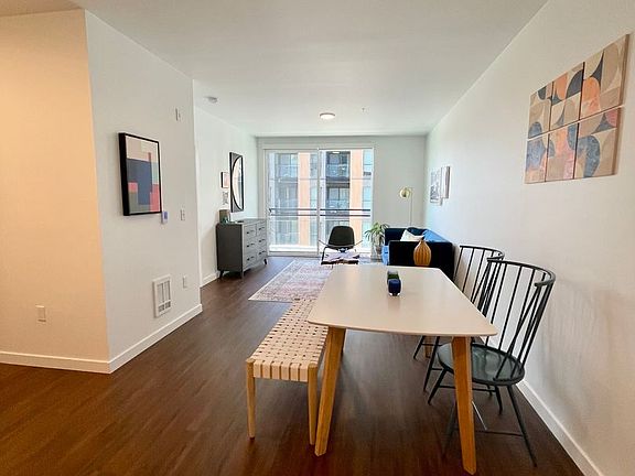 5th image of 4600 Union Bay Pl NE #308