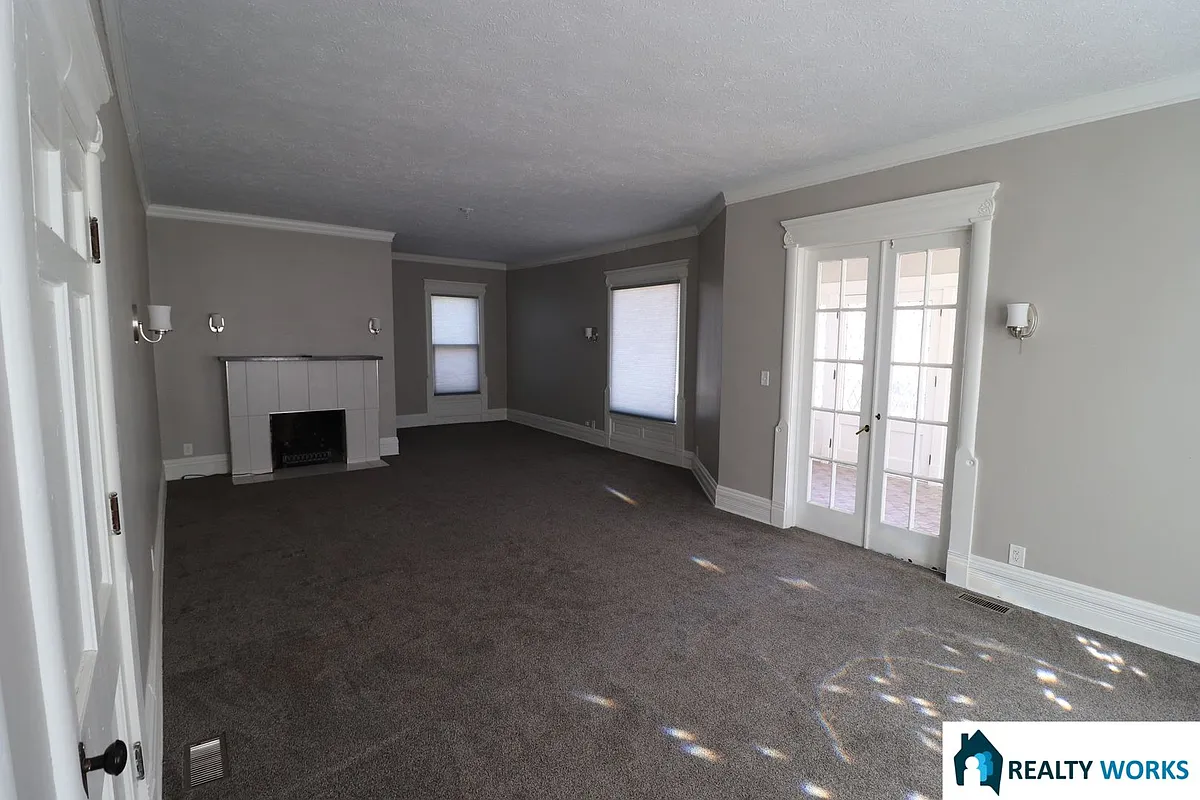 Building Photo - 1844 D St