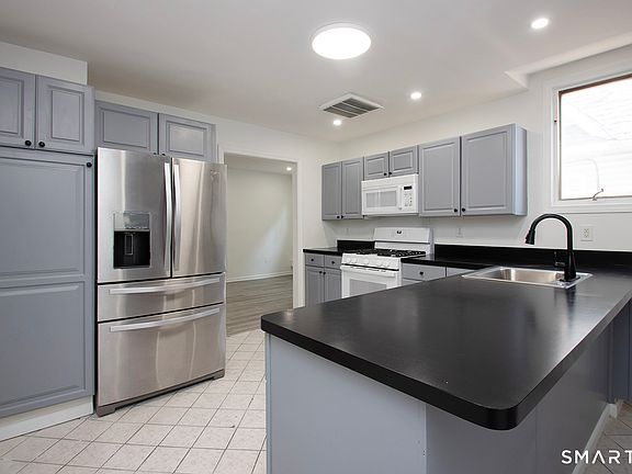 5th image of 2879 Fairfield Ave #2