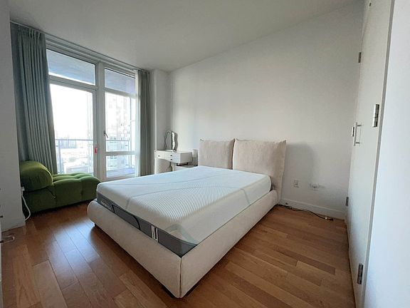 5th image of 555 W 59th St APT 19A